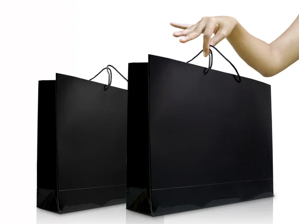 Señora de la mano recoger el negro brillante bolsa de compras — Foto de Stock