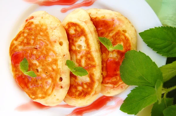 Pancake with mint — Stock Photo, Image