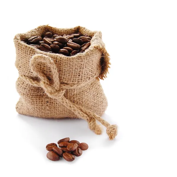 Kávová zrna v pytlíkem. — Stock fotografie