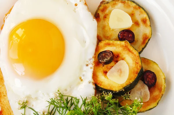 Roasted egg and zucchin — Stock Photo, Image
