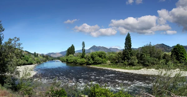 Rio Motueka no distrito de Tasman — Fotografia de Stock