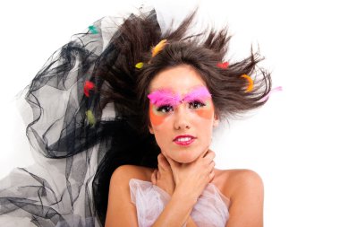 kadının boynundaki çapraz elle