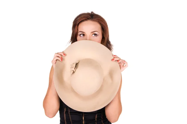 Attraente donna si nasconde dietro il cappello — Foto Stock