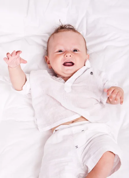 Adorabile bambino sdraiato su una coperta — Foto Stock