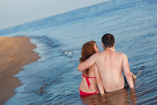 Couple sitting in water — Stock Photo, Image