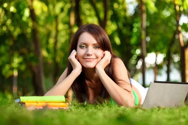 Happy woman laying on grass — Stock Photo, Image