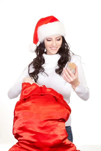 Žena dostane dárek od velkých červená taška — Stock fotografie