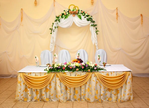 Una mesa para los recién casados — Foto de Stock