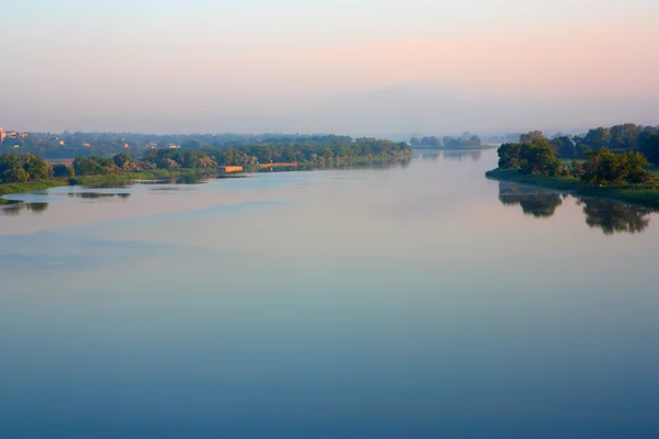 La mattina presto su un fiume — Foto Stock