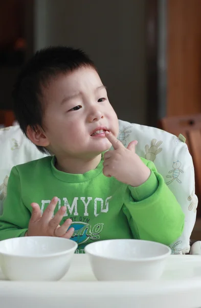 かわいい子供の食事 — ストック写真