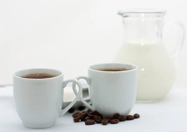 커피와 함께 두 개의 에스프레소 컵 — 스톡 사진