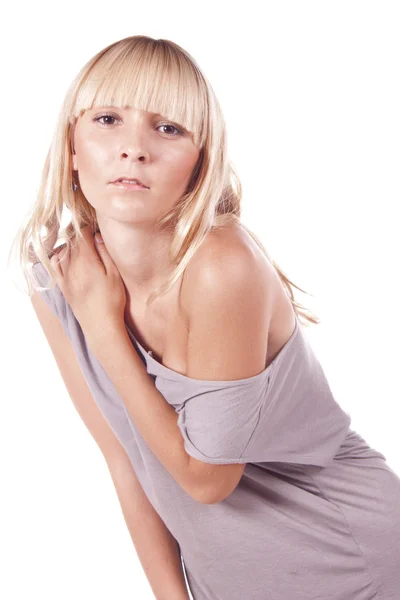 Ein Mädchen in einem grauen Kleid. blond. — Stockfoto