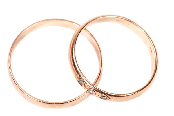 Золотые свадебные кольца — стоковое фото
