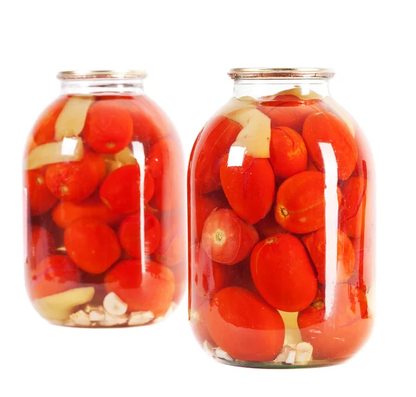 Красные помидоры в стеклянной банке — стоковое фото