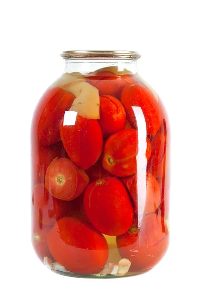 Красные помидоры в стеклянной банке — стоковое фото