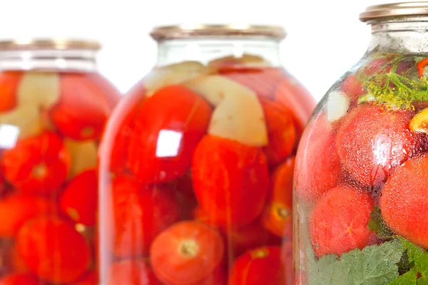 Tomates rojos en un frasco de vidrio — Foto de Stock