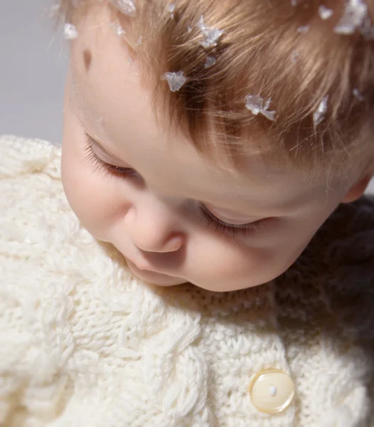 Portrait lumineux de bébé adorable dans le pull — Photo