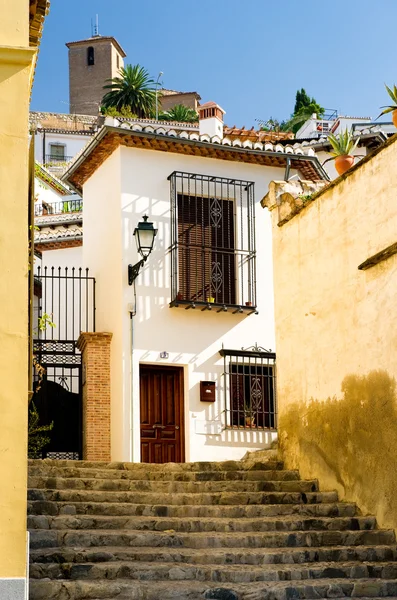 Typiska hus i granada, Spanien — Stockfoto