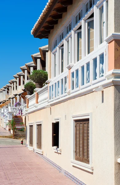 Mehrfamilienhäuser in Santa Pola, Spanien — Stockfoto