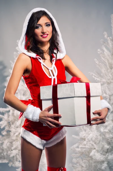Beautiful santa woman with a gift box — Stock Photo, Image