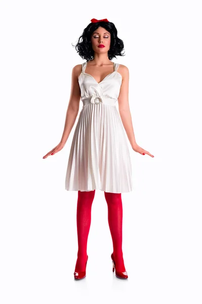 Gyönyörű nő fehér ruhában és piros harisnyát visel fehér háttér — Stock Fotó