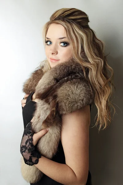 Blond in the fur cover — Stock Photo, Image