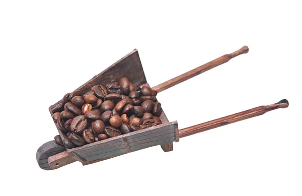 Miniatűr modell a talicska töltött kávé babbal — Stock Fotó
