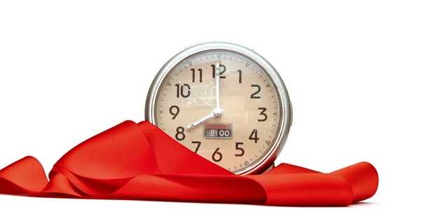 Alarm-klok met rood lint op wit — Stockfoto
