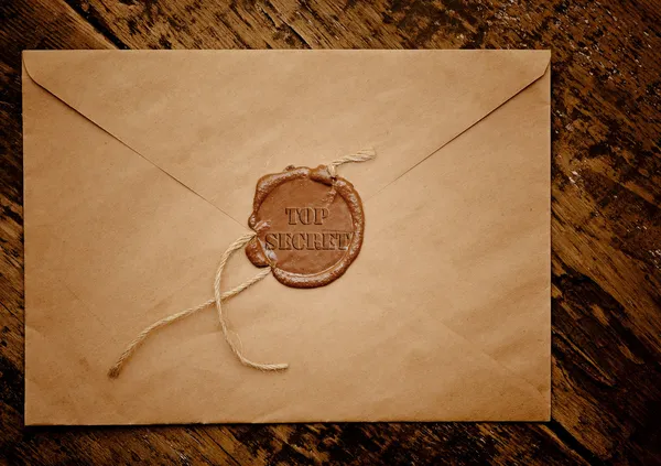 Envelope secreto superior com carimbo — Fotografia de Stock