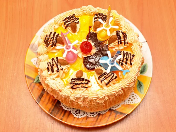 Bonito bolo de frutas decorado — Fotografia de Stock
