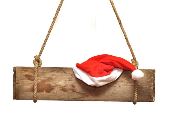 Vieille enseigne en bois avec chapeau de Père Noël isolé sur un dos blanc — Photo