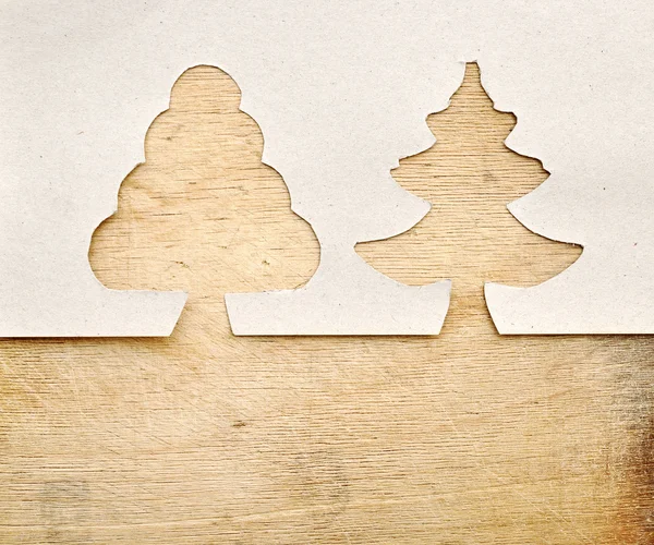 Árbol de Navidad hecho de papel roto sobre fondo de madera vieja —  Fotos de Stock