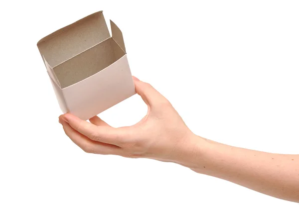 Avoin valkoinen laatikko naisen käsissä — kuvapankkivalokuva