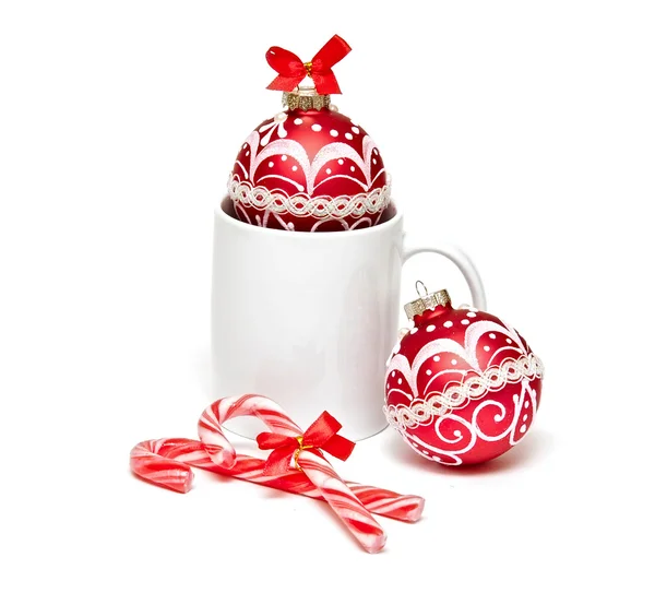 Şekerler ve Noel dekorasyonu üzerine Noel kompozisyonu — Stok fotoğraf