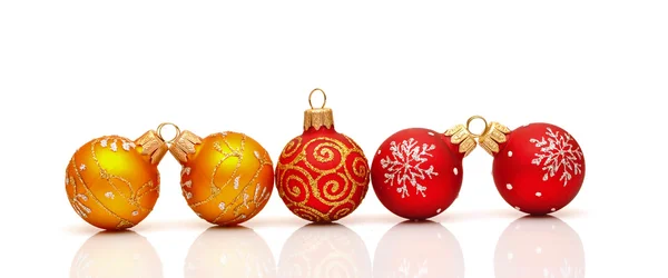 Bela bola de decoração de Natal vermelho e amarelo — Fotografia de Stock