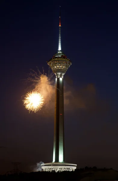 Fuegos artificiales en la torre Milad en Teherán —  Fotos de Stock