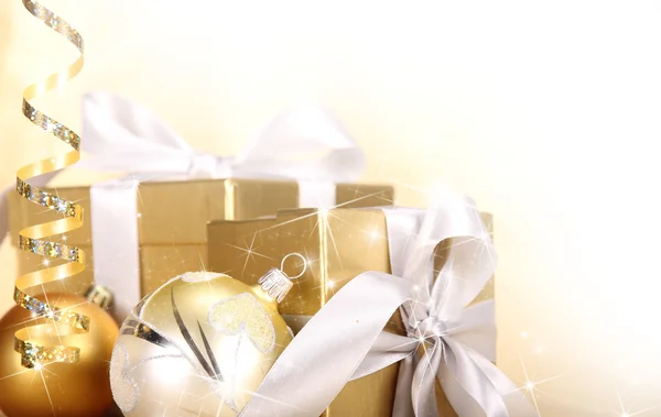 Gouden geschenken — Stockfoto