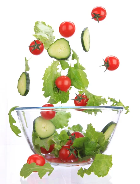 Verse salade met plantaardige in beweging. — Stockfoto