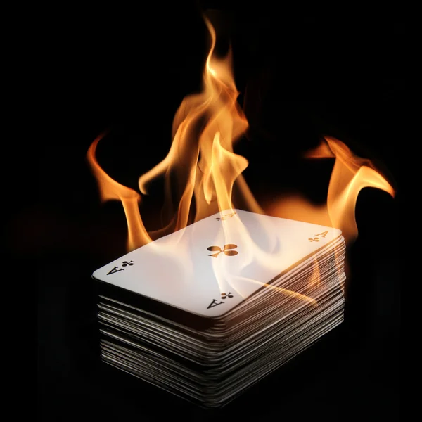 Karty w ogień — Zdjęcie stockowe
