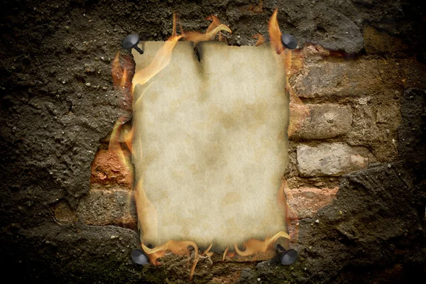 Старая горящая бумага — стоковое фото
