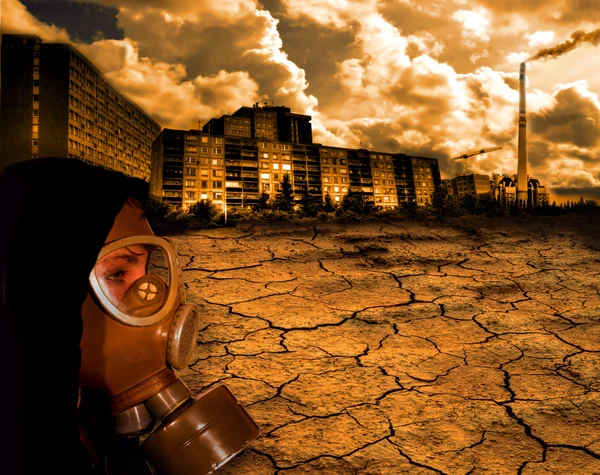 Meisje in gas masker met dode aarde achtergrond — Stockfoto