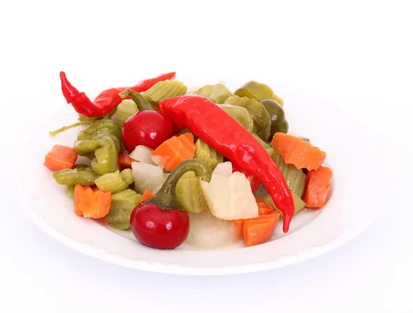 Pickles på vit — Stockfoto