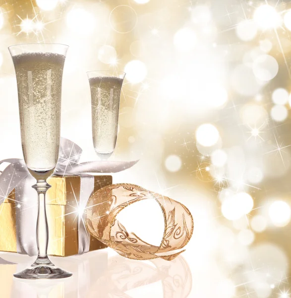 Champagne glasses on gold blur background — Stock Photo, Image