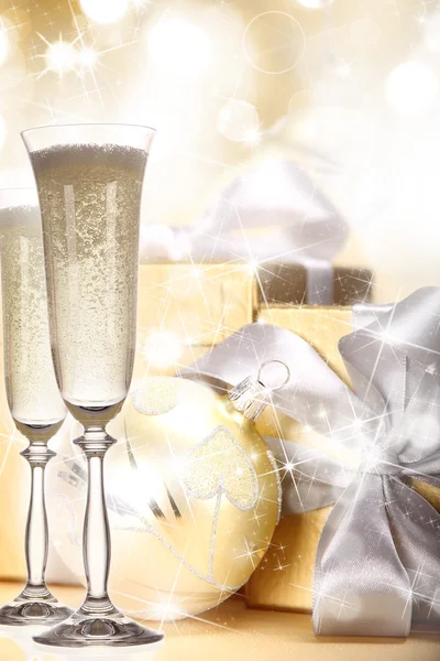 Champagne glasses on gold blur background — Stock Photo, Image