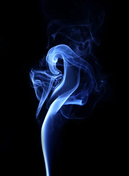 Kouř izolovaných na černém pozadí — Stock fotografie
