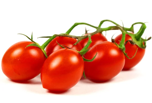 Tomates cereja isolados em branco — Fotografia de Stock