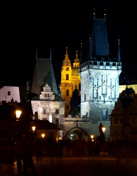 Régi Prága tornyokat a közel — Stock Fotó