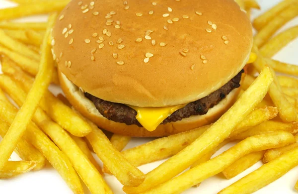 Hamburger con patatine fritte — Foto Stock