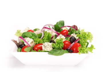 beyaz üzerine Yunan salatası