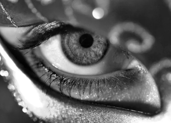 가면을 쓴 소녀의 눈 — 스톡 사진